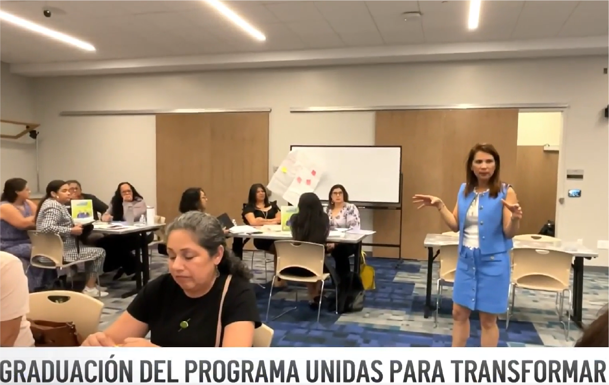 Women graduated from the “UNIDAS PARA TRANSFORMAR” program.